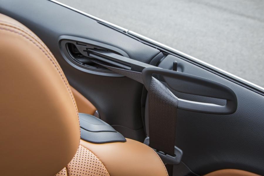  Opel Cascada 2012 года  (фото 21 из 83)